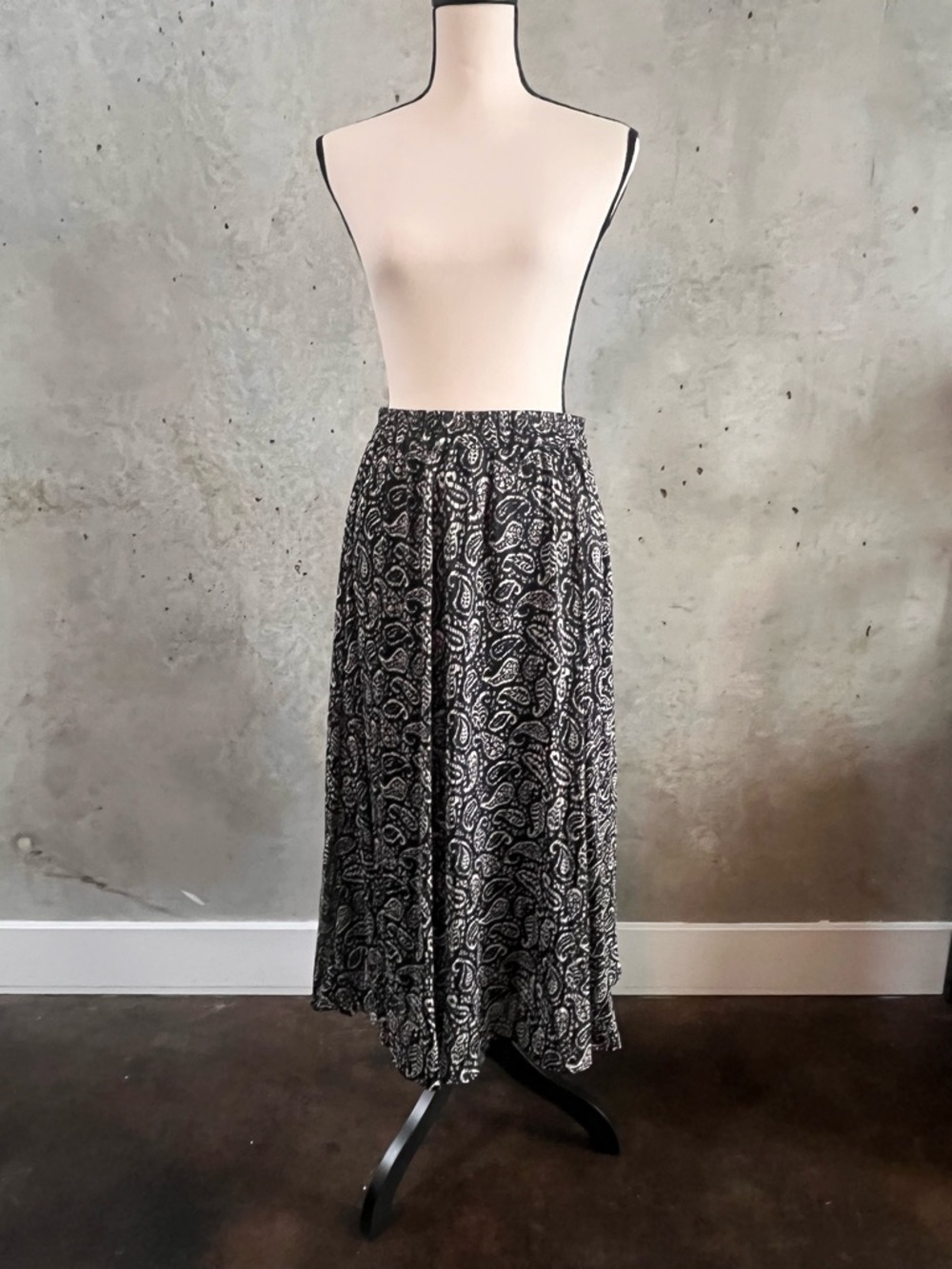 Black & White Paisley Midi Skirt with Elastic Waist